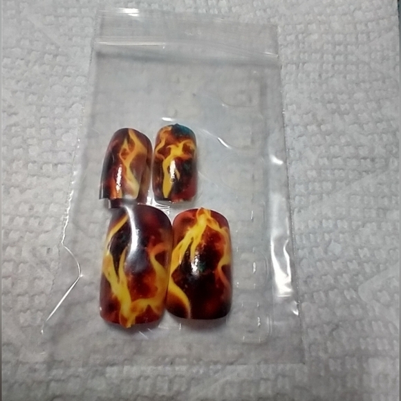 Press on nails fire flame yellow black orange nails set - Picture 2 of 2